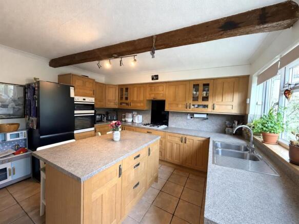 4 bed House for sale Image 5