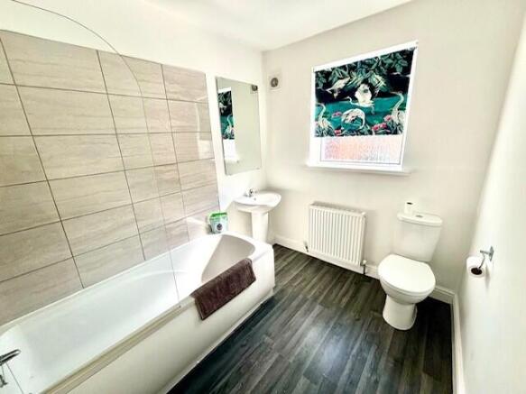 2 bed Terraced to rent Image 7