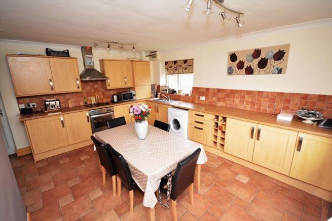Kitchen / Dini...