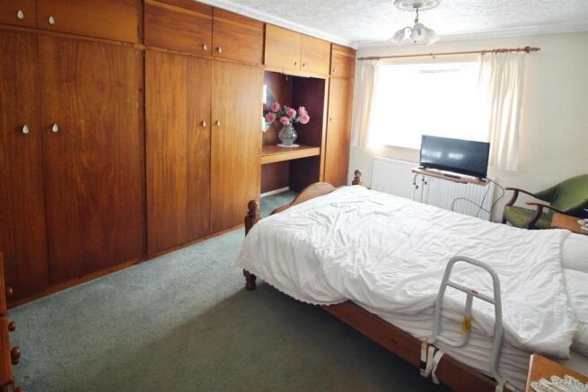 3 bed Semi-Detached Bungalow for sale Image 8