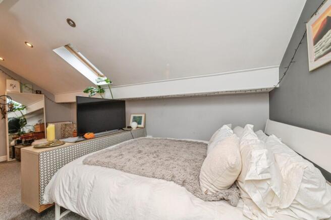 4 bed Semi-Detached for sale Image 5