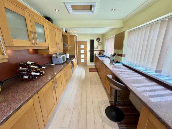 2 bed Semi-Detached Bungalow for sale Image 8