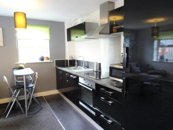 2 bed Town House to rent Image 5