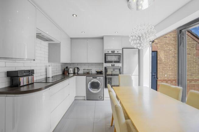 4 bed Link Detached House for sale Image 8