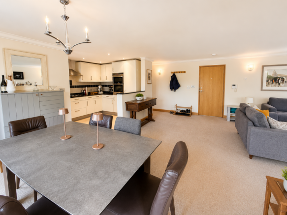 2 bed Ground Flat for sale Image 11