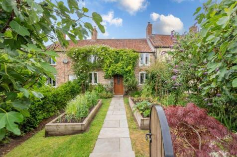 Pretty two bedroom character cottage in the village of Easton near Wells