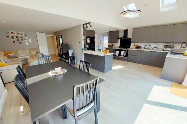 Dining to Kitchen 