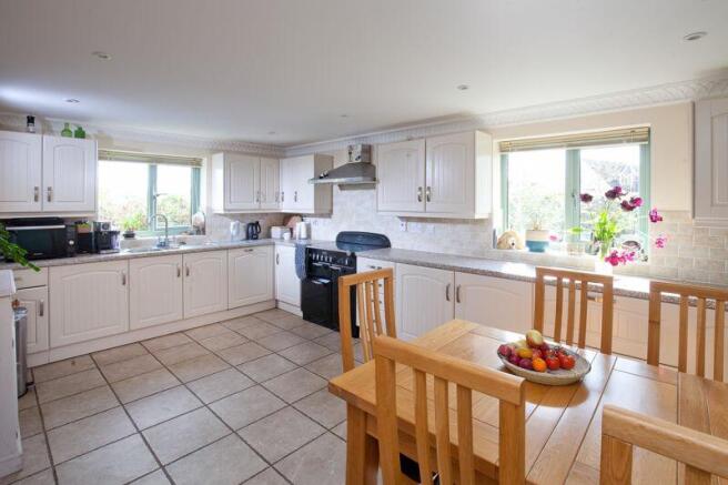 Kitchen / Dining Room (2)