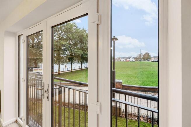 2 bed Apartment to rent Image 7