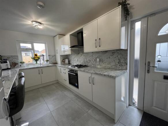 2 bed Semi-Detached Bungalow for sale Image 7
