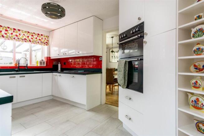 4 bed Detached for sale Image 6