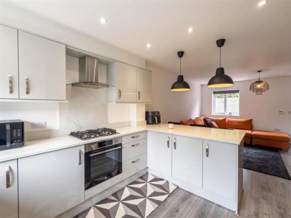 3 bed Terraced for sale Image 3