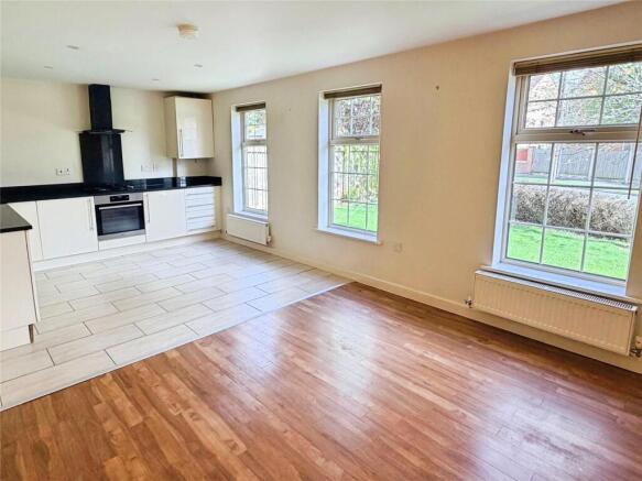 2 bed Flat for sale Image 6