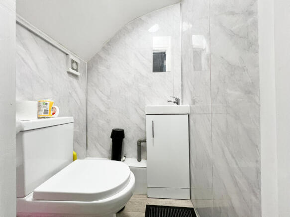 3 bed Apartment for sale Image 5