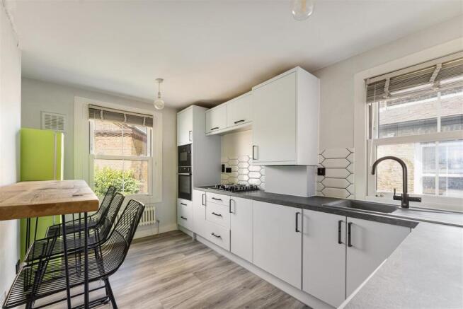 Gladstone Avenue, N22