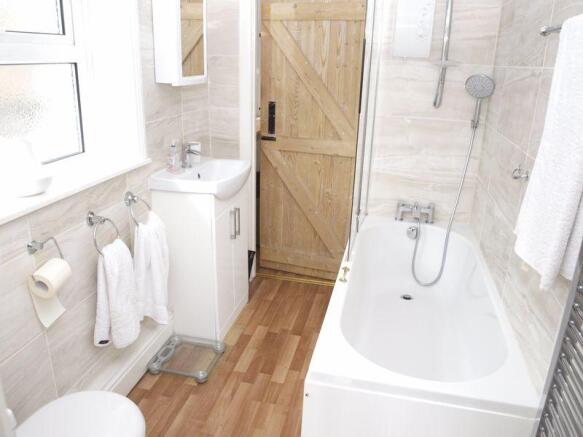 Modern Bathroo...