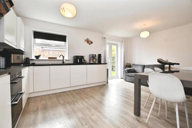 4 bed Detached for sale Image 10