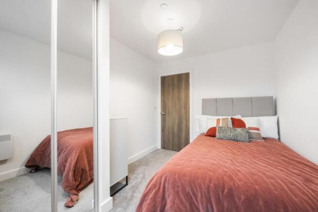 3 bed Flat to rent Image 12
