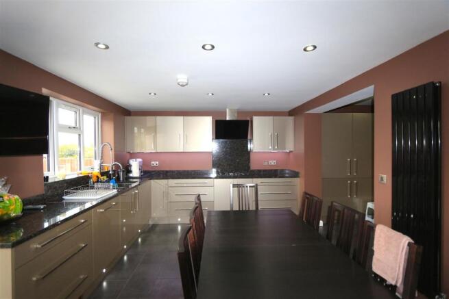 KITCHEN DINER