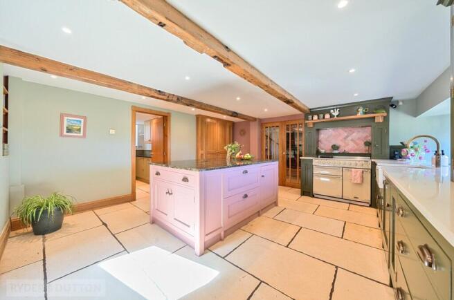 7 bed Detached for sale Image 6