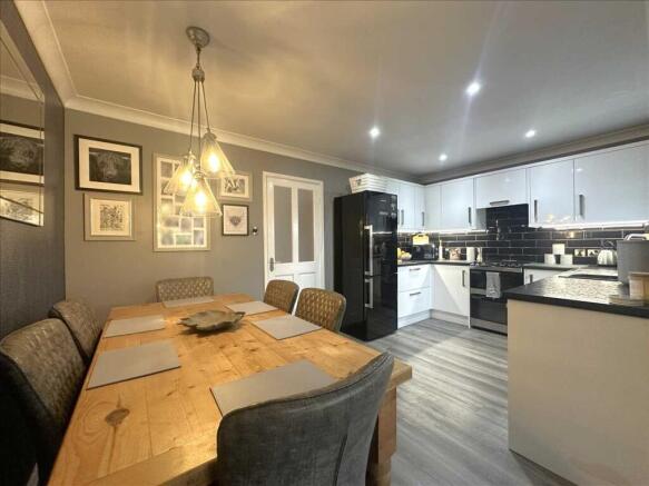 3 bed House for sale Image 7