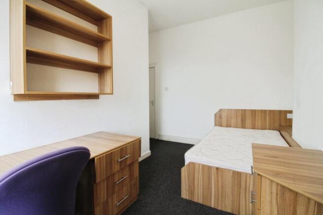 4 bed Terraced to rent Image 7