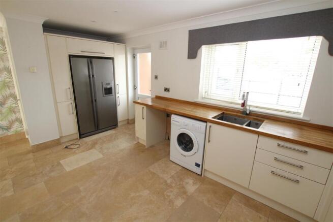 3 bed House to rent Image 6