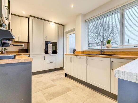 3 bed Semi-Detached for sale Image 8