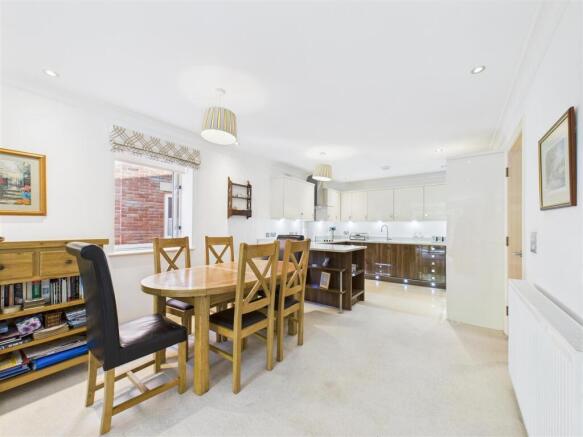 2 bed Apartment for sale Image 9