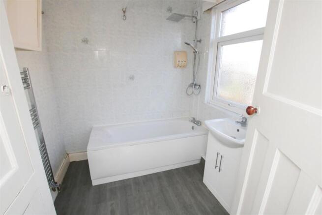 3 bed Semi-Detached to rent Image 11
