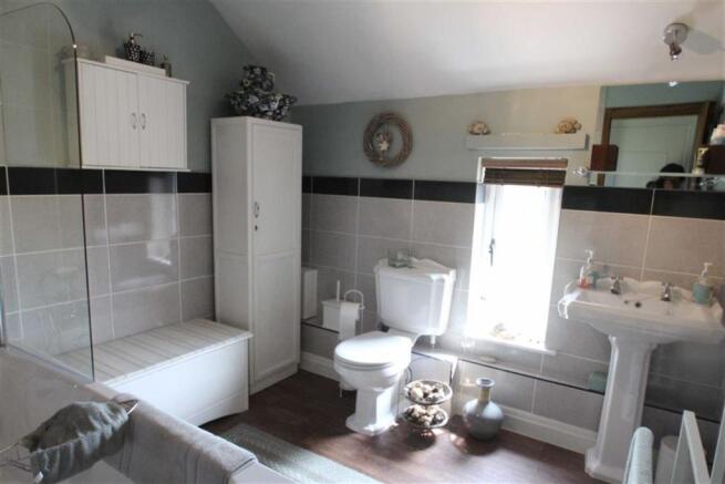 Principal Bathroom