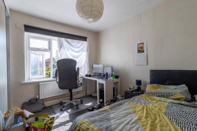 4 bed House to rent Image 8