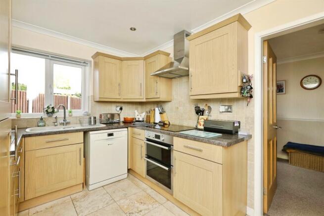3 bed Semi-Detached for sale Image 9