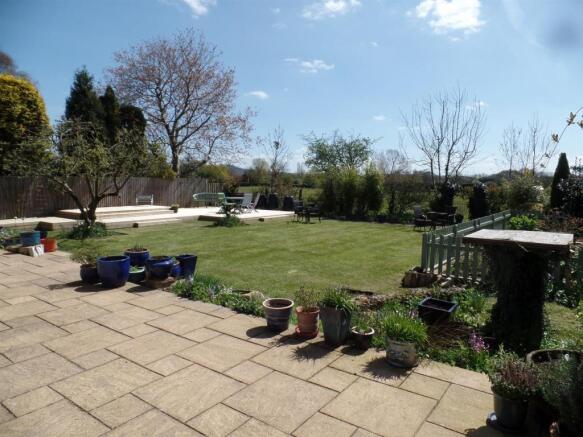 Landscaped Rear Gard