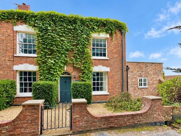 york house front photo..jpg