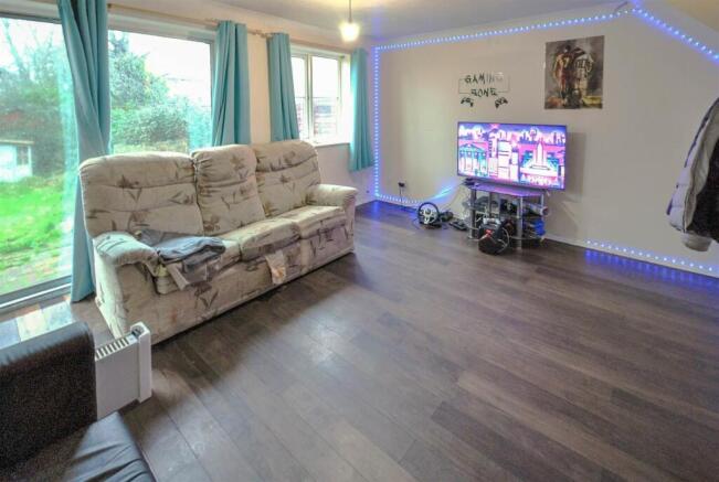 LOUNGE/DINER