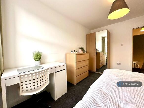 1 bed House Share to rent Image 11