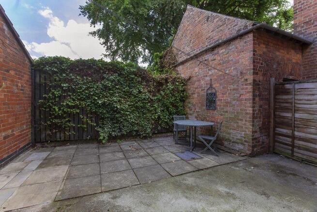 2 bed Semi-Detached to rent Image 10