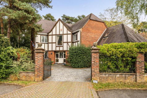 Large Freehold House - In Need of Modernisation