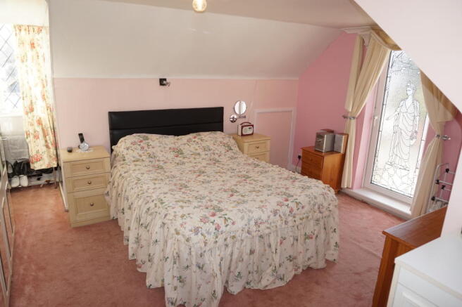 Bedroom 1.JPG
