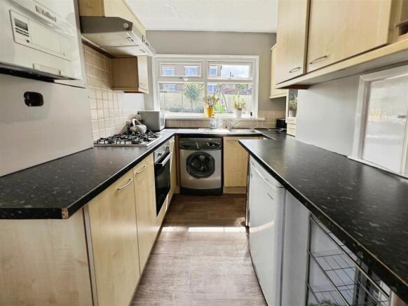 3 bed Semi-Detached for sale Image 6