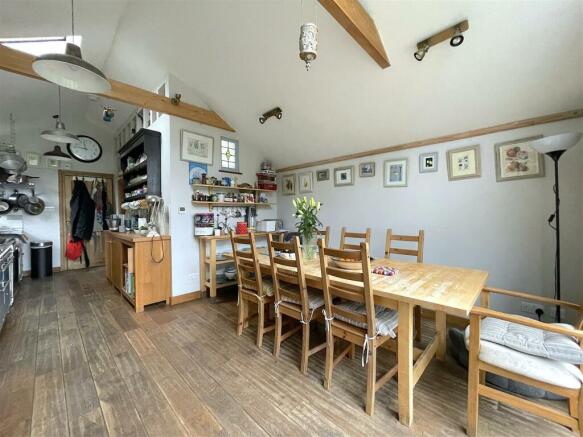 Kitchen:Dining Room (5).jpeg