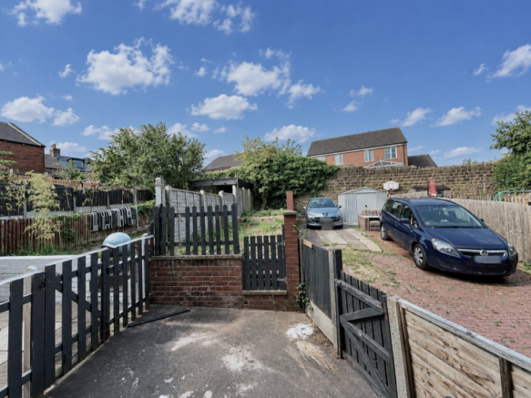 3 bed Terraced to rent Image 7
