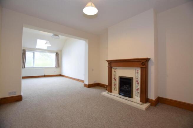 3 bed Semi-Detached to rent Image 5