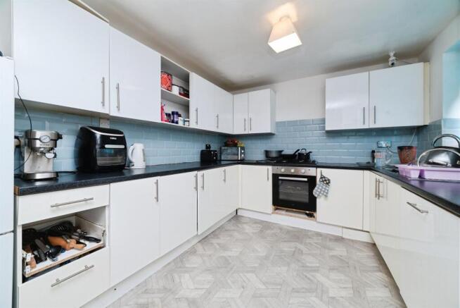 4 bed Terraced for sale Image 6
