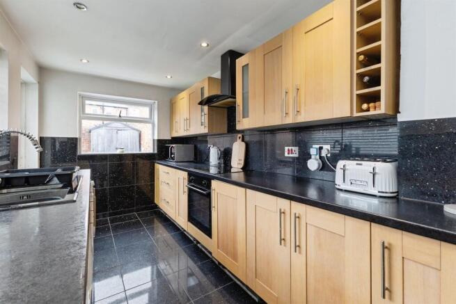 3 bed Terraced for sale Image 9