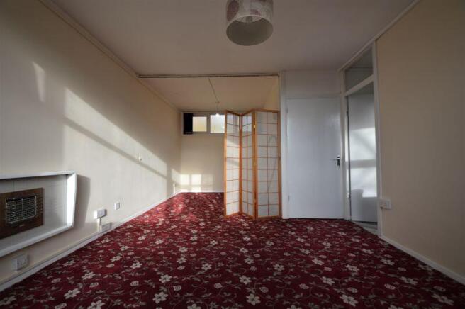 LIVING ROOM / BEDROOM