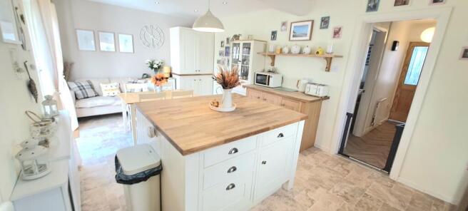 Kitchen/ Dining