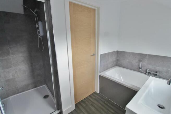 EN-SUITE BATHROOM