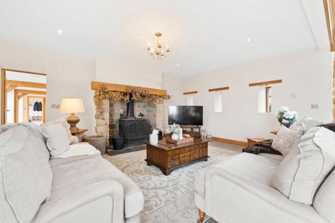 4 bed Barn Conversion to rent Image 9